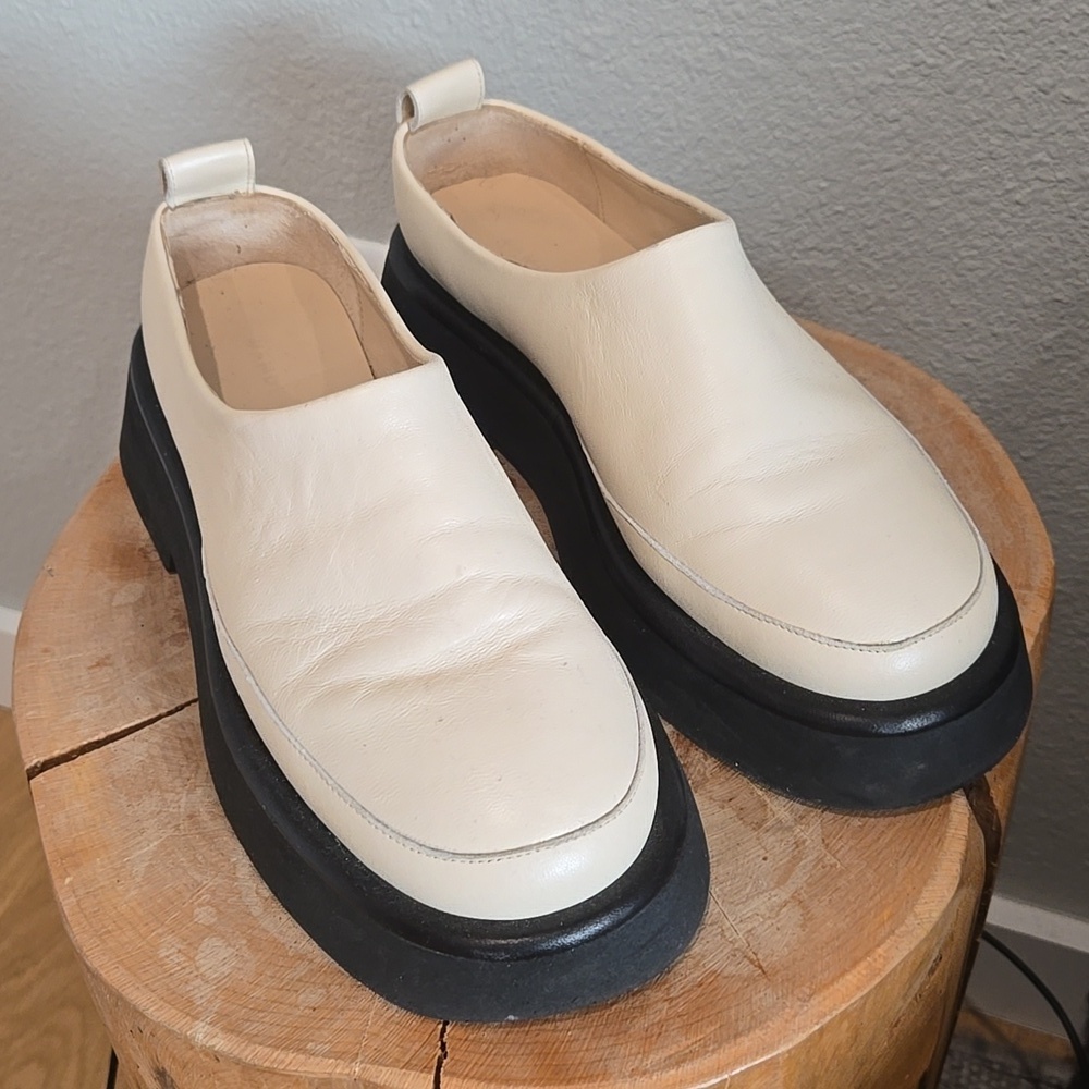 Wandler neutral leather makes, size 7, good condition